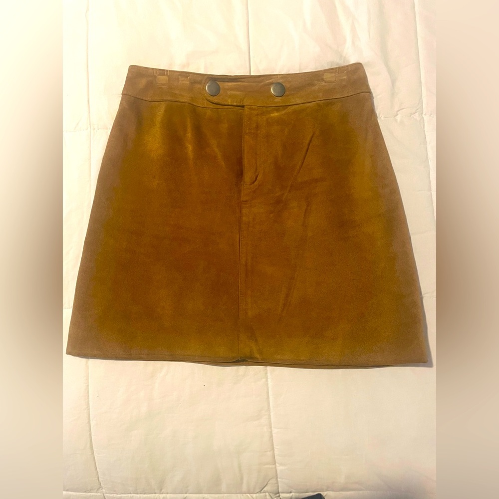 Beautiful Camel Leather Skirt.    Never Worn.